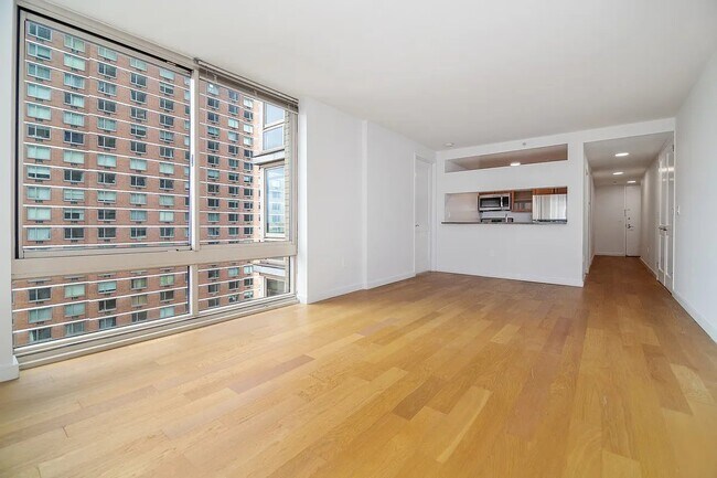 Building Photo - 260 W 54th St