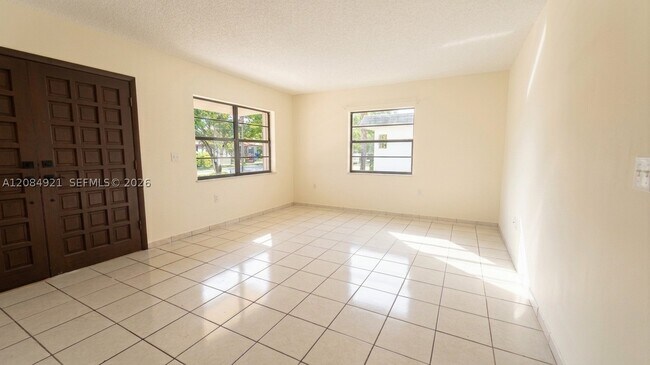 Building Photo - 2820 SW 25th St