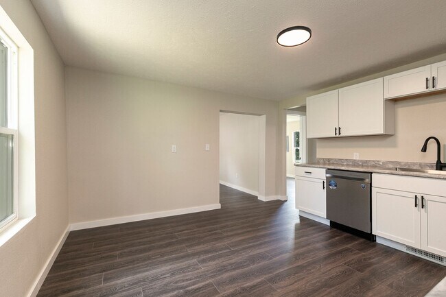 Building Photo - REMODELED 2 Bedroom | 2 Bathroom HOME -- 1...