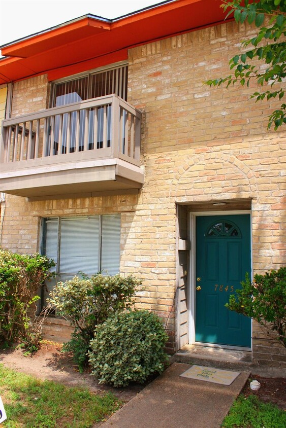 Foto principal - 7845 Fuqua St