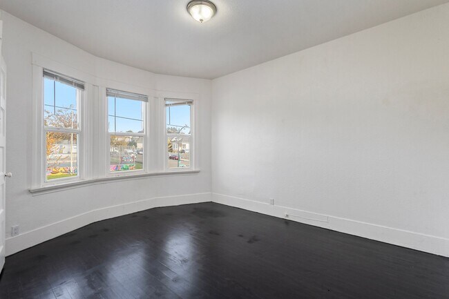 Building Photo - Foothill Blvd 1733/1735