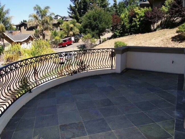 Building Photo - Large estate in the Oakland hills