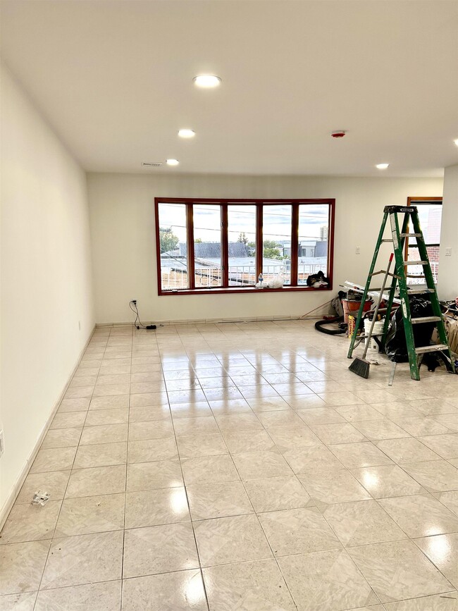 Building Photo - 1150 70th St