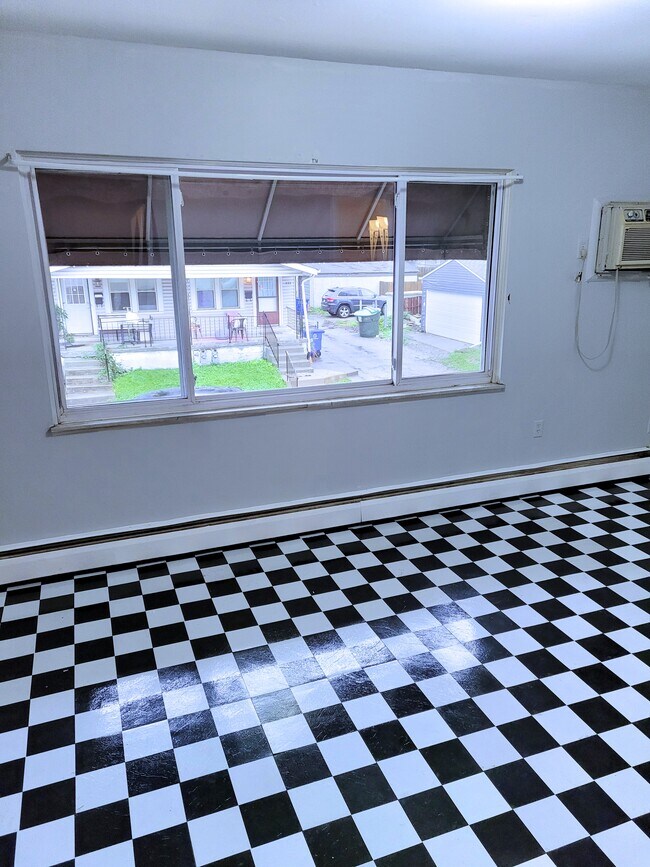 Dormitorio - 358 E Duncan St