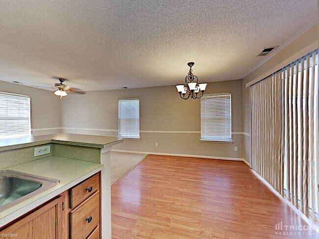 Building Photo - 2923 Rockingham Ct SW