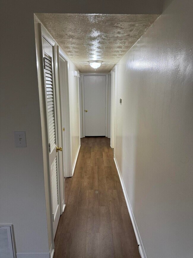 Foto del edificio - 1504 Thames Dr