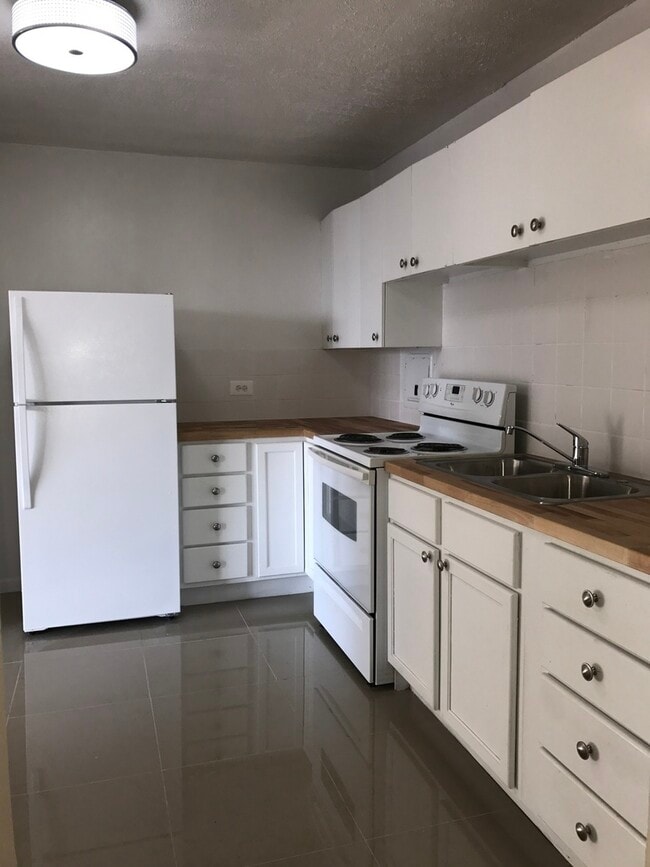 Foto del edificio - 5817 N Kenmore Ave