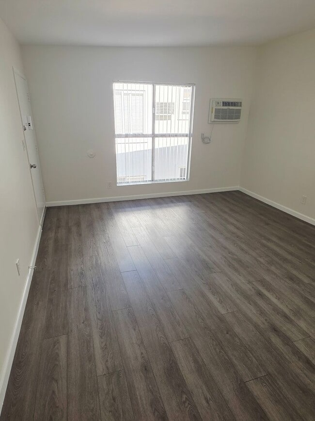 Foto del edificio - 124 N Brighton St