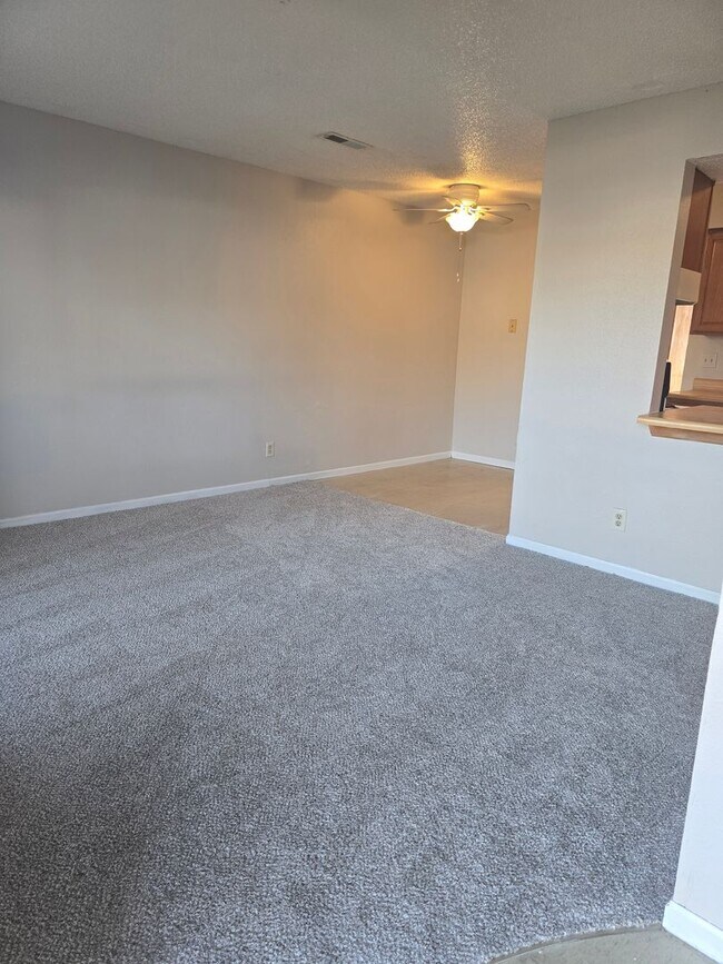 Foto del edificio - 2 Bedroom 1 Bathroom Apartment in the heart of Osage Beach!!