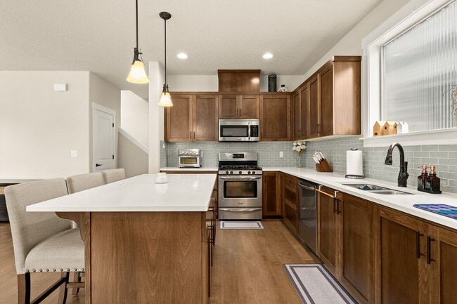 Building Photo - GORGEOUS SHERWOOD 3 BED/2.5 BATH+ OFFICE O...