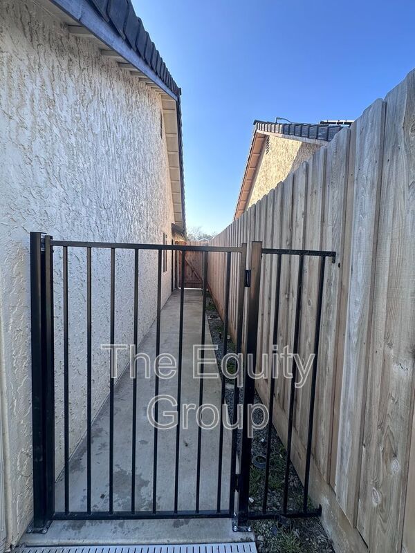 Foto del edificio - 3908 S Dans St