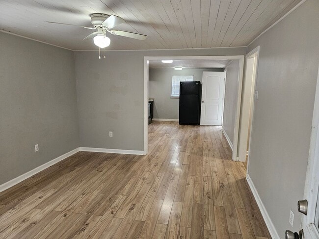 Foto del edificio - Available Now!