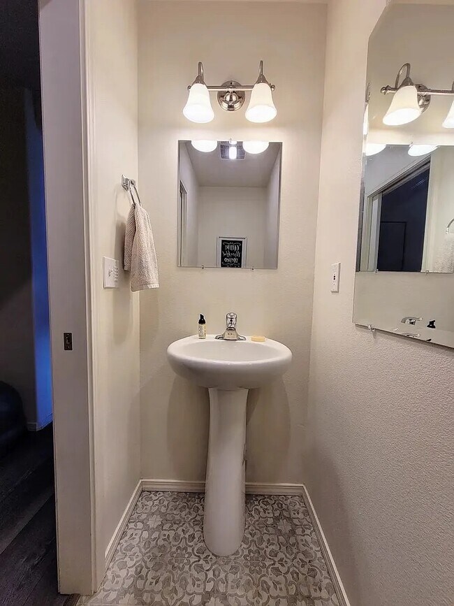 Foto del edificio - 51726 Putney Ln