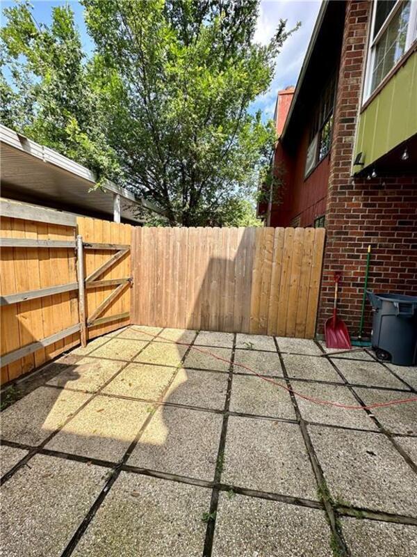 Foto del edificio - 1310 Chimney Wood Ln
