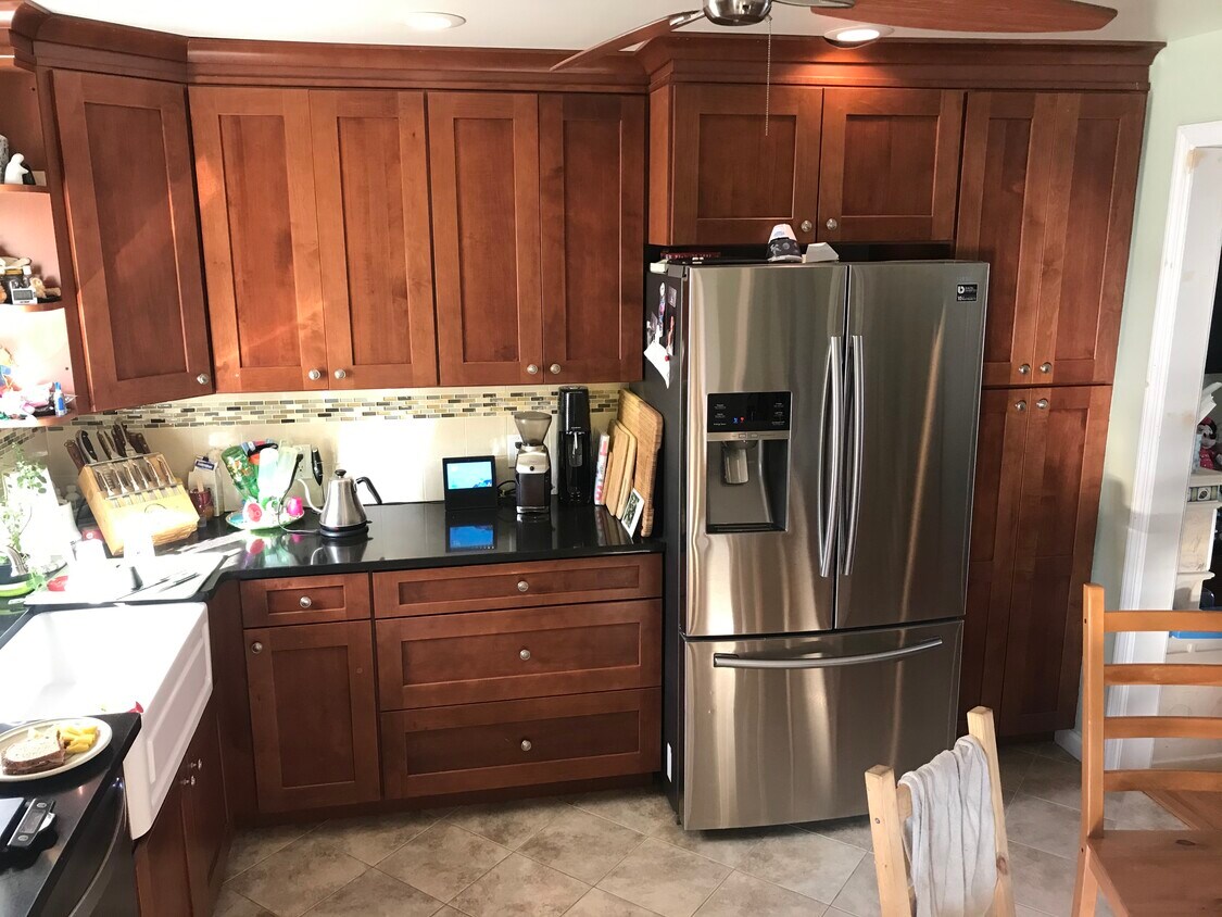 Kitchen - 356 Mola Blvd