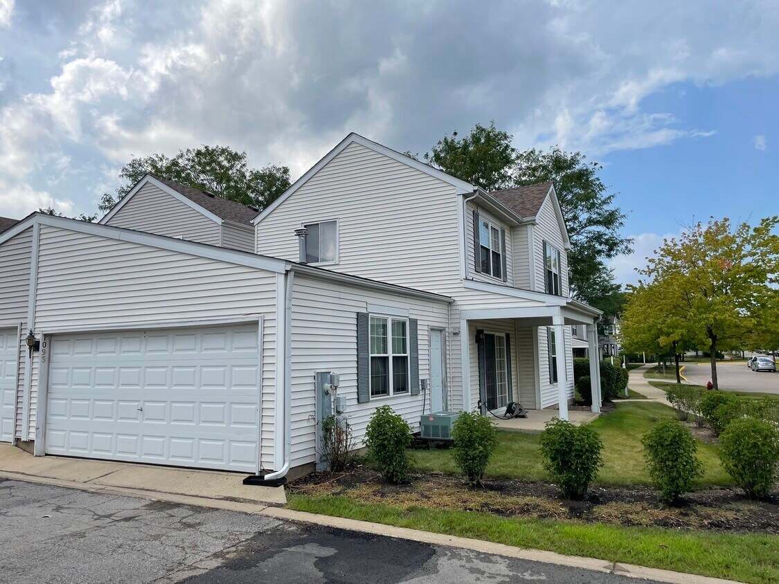 Primary Photo - 1093 Symphony Dr