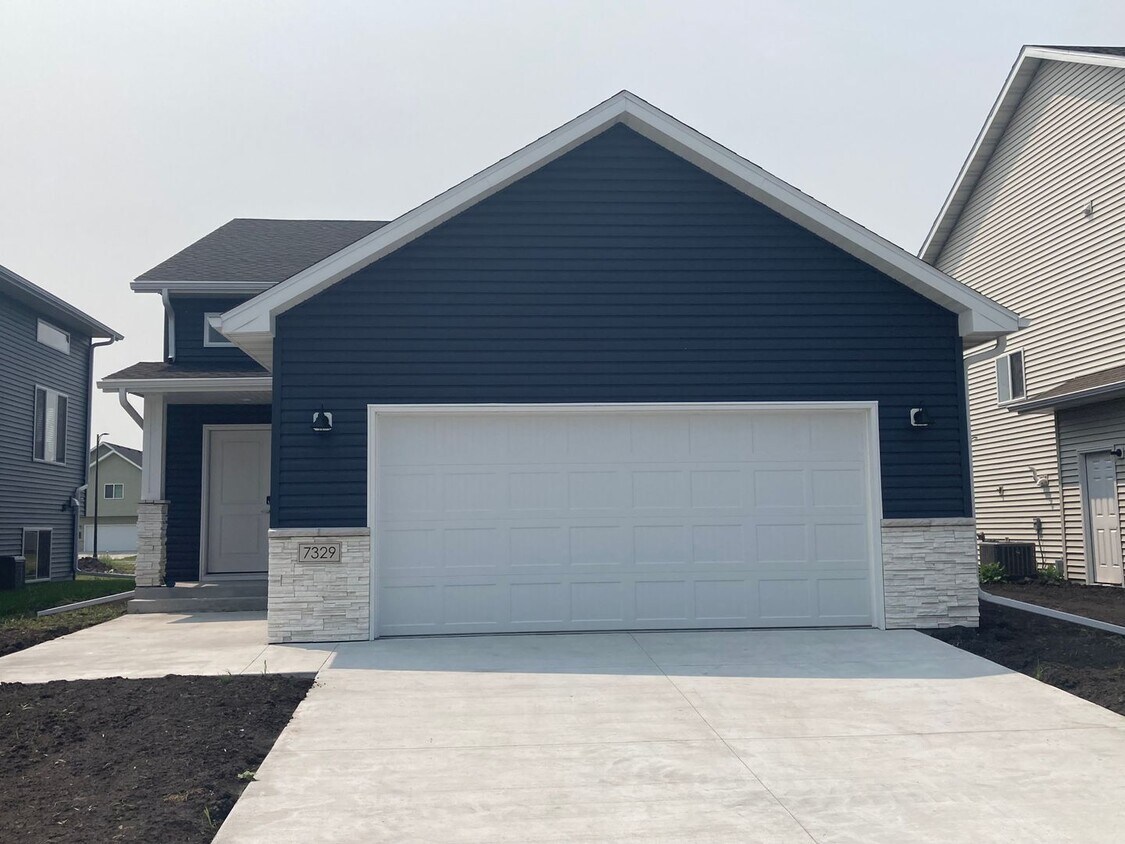 Primary Photo - 4 Bed 3 Bath Single Family Home