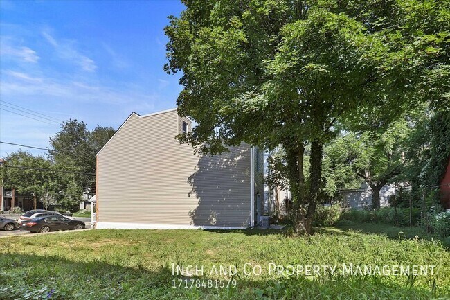Building Photo - 3 bedroom 1.5 bath townhome Old Uptown Har...