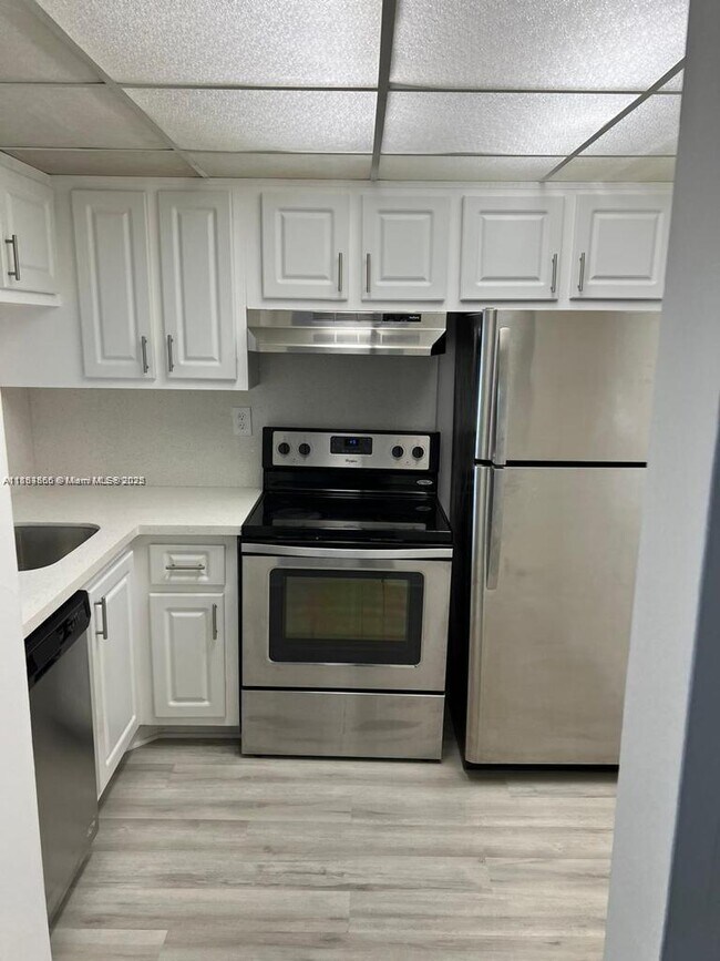 Foto del edificio - 484 NW 165th St