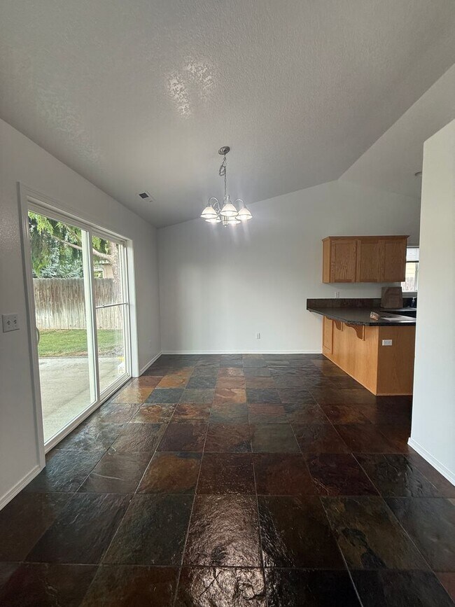 Foto del edificio - 3 bed, 2 bath- Kennewick Location!