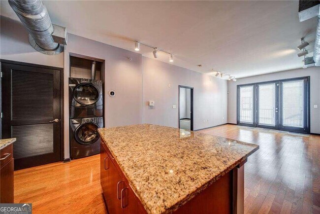 Foto del edificio - 5300 Peachtree Rd