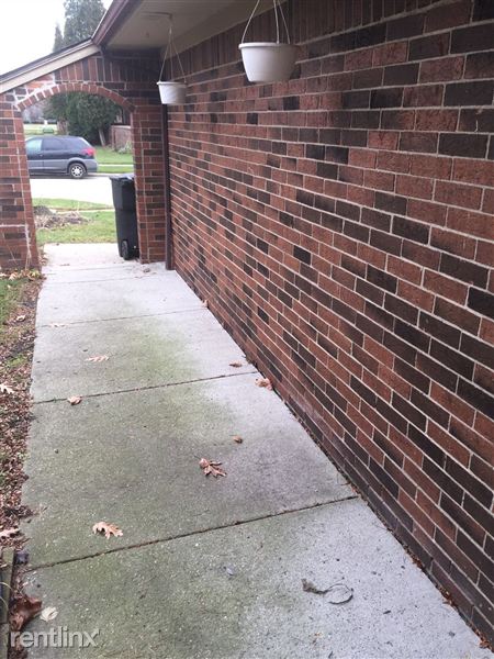 Building Photo - 3136 Woods Cir
