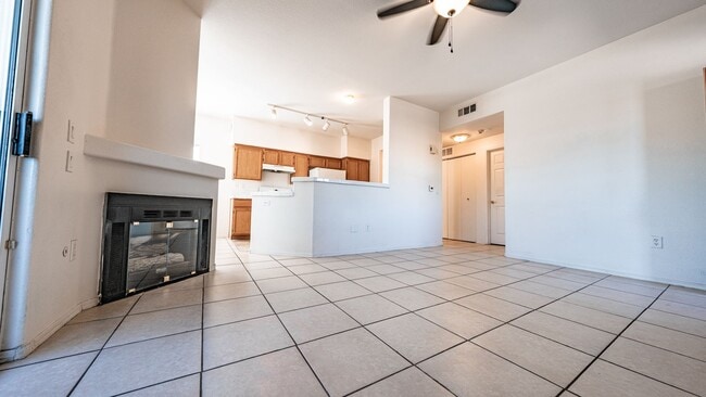 Building Photo - Charming 2bd 2bth Condo