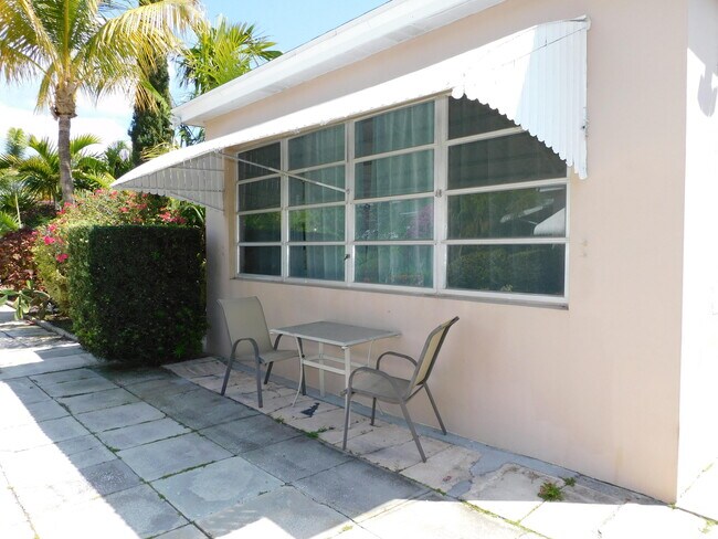 Building Photo - 231 S Palmway