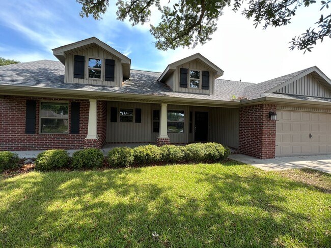 Building Photo - Great 3 Bedroom Home