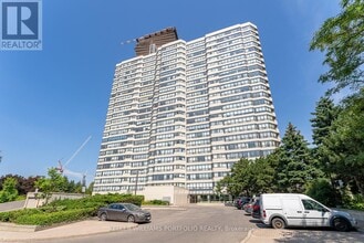 Building Photo - 400 Webb Dr