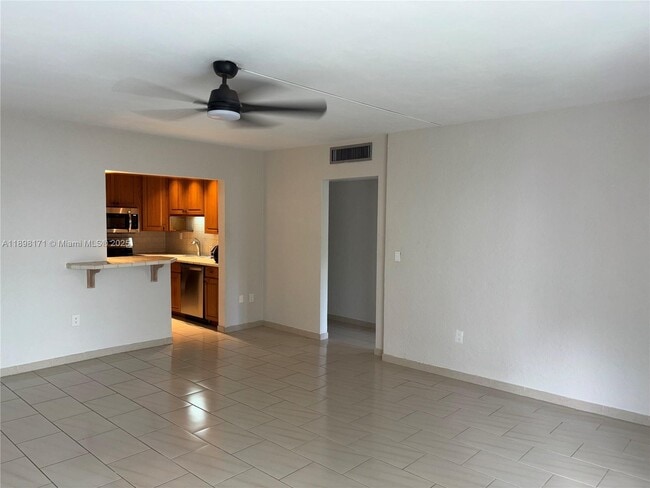 Building Photo - 301 Sunrise Dr