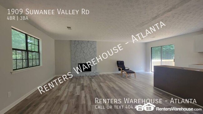 Building Photo - Renovated Split Level 4 Bedroom home in La...
