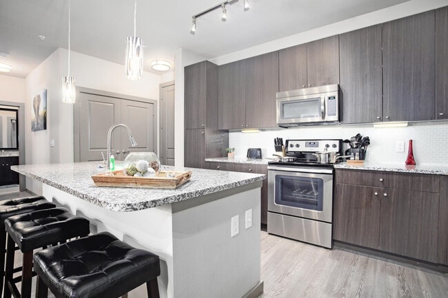 Building Photo - 1905 Canterbury St