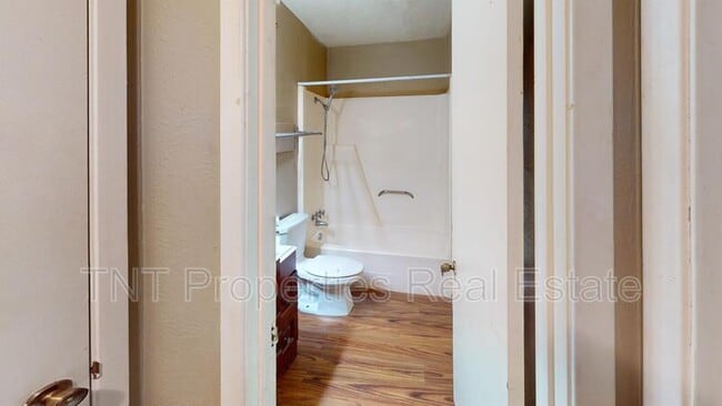 Building Photo - 302 Manuel Dr