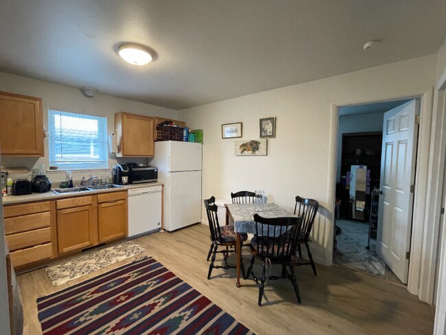 Foto del edificio - 4021 Goodell Ln