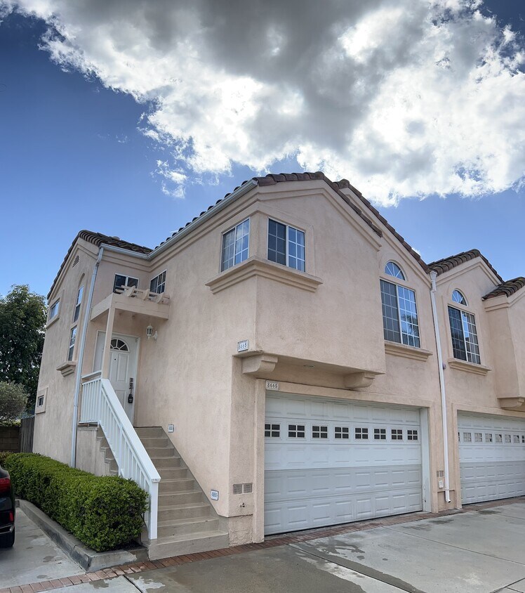 Foto principal - 8665 Moody Street