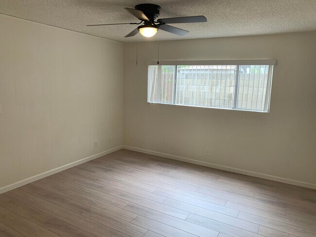 Foto del edificio - 438 Silverwood Ave