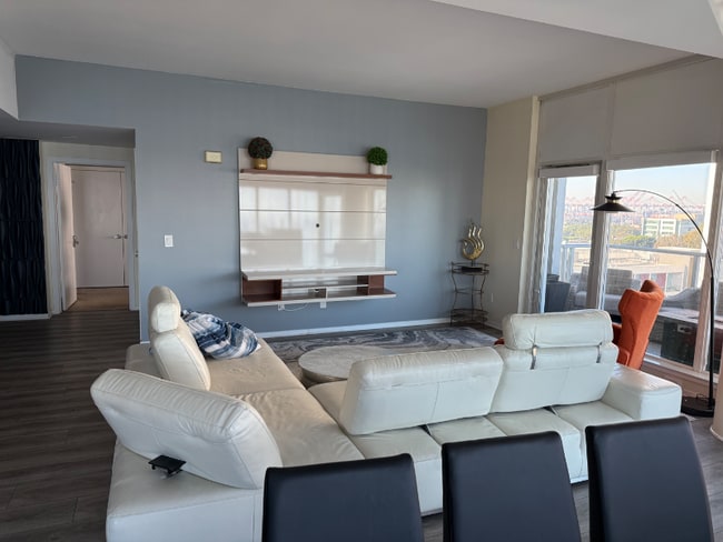 Photo - 400 W Ocean Blvd Apartment