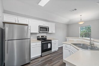 Building Photo - 3301 El Salido Pkwy