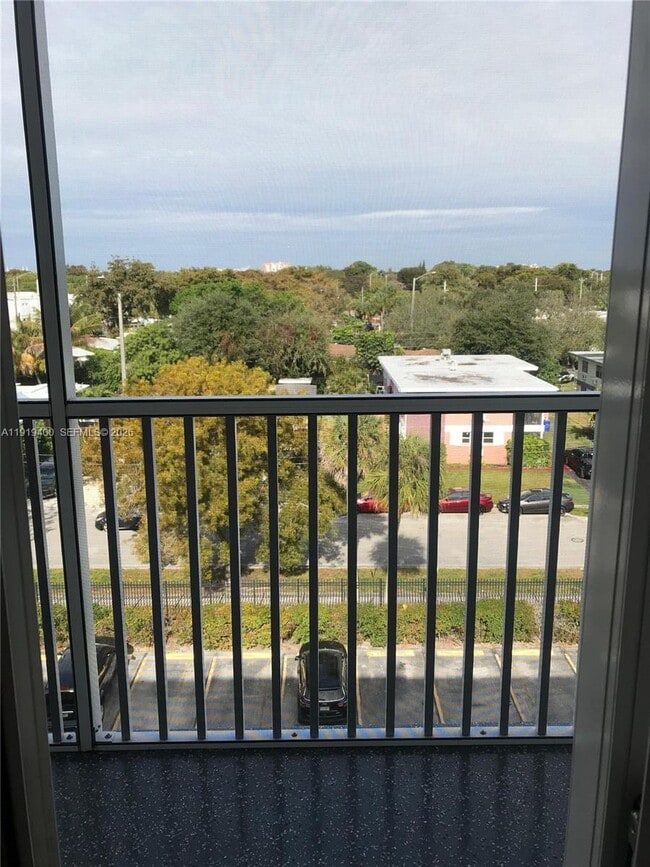 Building Photo - 16950 W Dixie Hwy