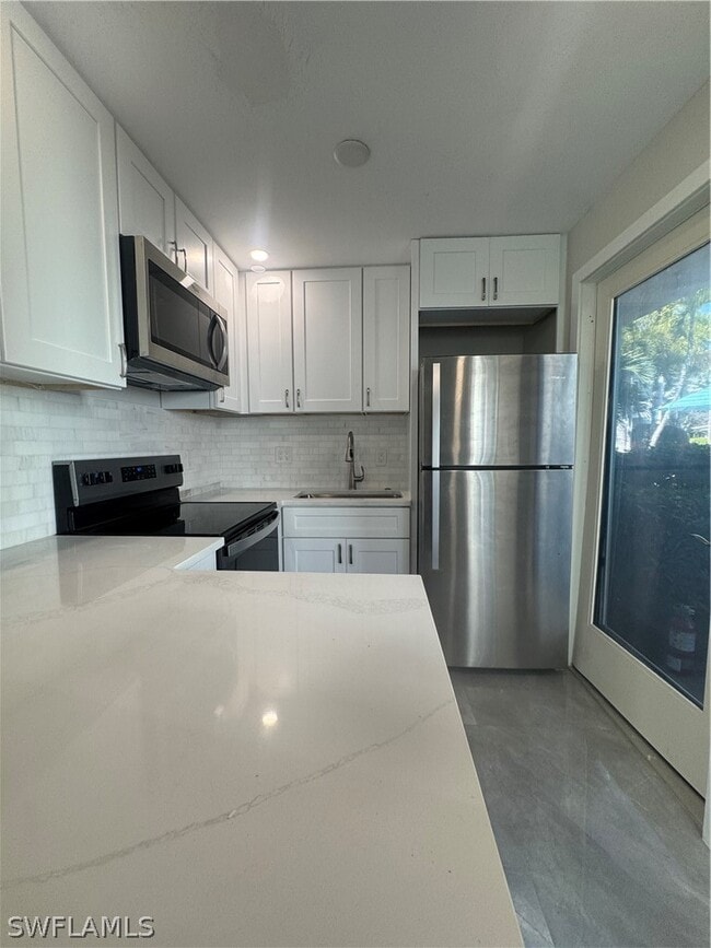 Building Photo - 637 12th Ave S