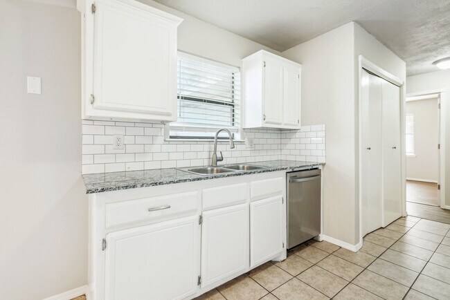 Foto del edificio - 12225 SW 14th St