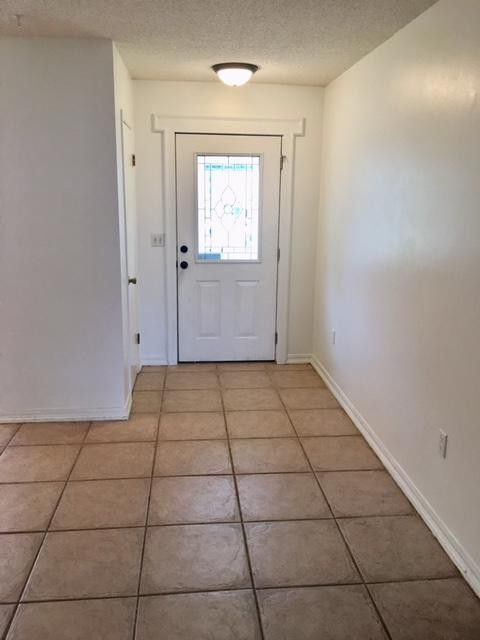 Entry Foyer - 123 Edna Dr