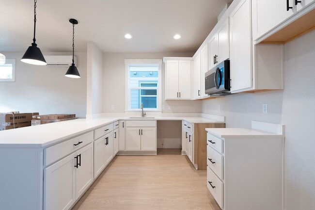 Building Photo - New Build 3 Bed, 1.5 Bath Rental Home in Centennial neighborhood!