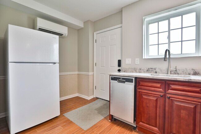 Foto del edificio - 41 Howe Ln