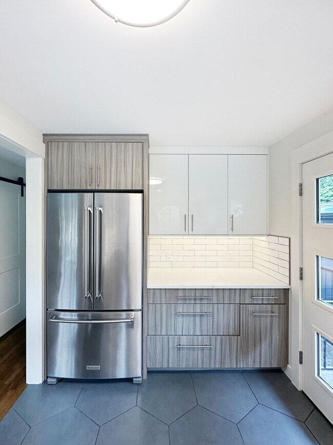 Building Photo - 2Bd/1Ba Seattle Duplex