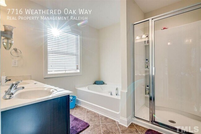 Foto del edificio - 7716 Weathered Oak Way