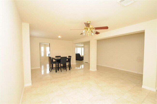 Foto del edificio - 16127 Eaglewood Spring Ct