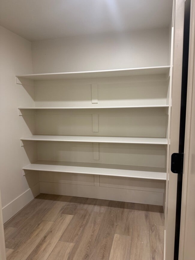 Foto del edificio - 927 Willow Brook Ln