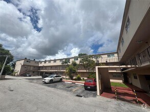 Building Photo - 1201 SW 42nd Ave